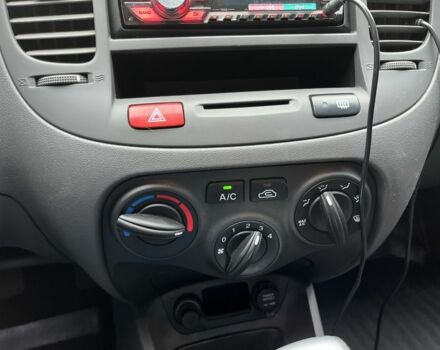 Чорний Кіа Ріо, об'ємом двигуна 1.4 л та пробігом 55 тис. км за 6800 $, фото 13 на Automoto.ua