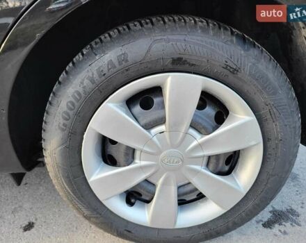 Чорний Кіа Ріо, об'ємом двигуна 1.4 л та пробігом 184 тис. км за 4800 $, фото 40 на Automoto.ua