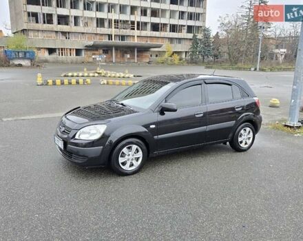 Черный Киа Рио, объемом двигателя 1.4 л и пробегом 250 тыс. км за 4300 $, фото 2 на Automoto.ua