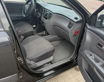 Черный Киа Рио, объемом двигателя 1.4 л и пробегом 230 тыс. км за 4400 $, фото 6 на Automoto.ua