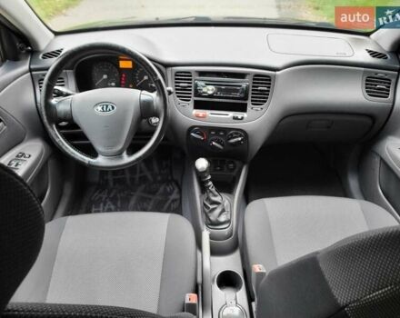 Черный Киа Рио, объемом двигателя 1.4 л и пробегом 184 тыс. км за 4999 $, фото 27 на Automoto.ua