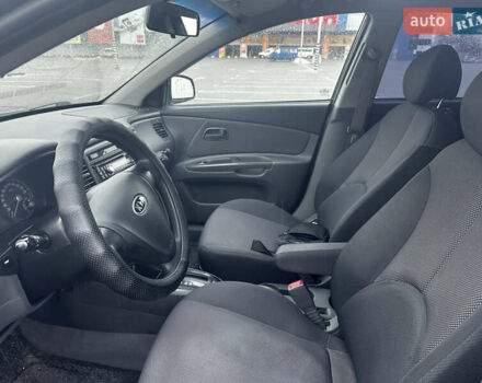 Черный Киа Рио, объемом двигателя 1.4 л и пробегом 208 тыс. км за 5400 $, фото 6 на Automoto.ua