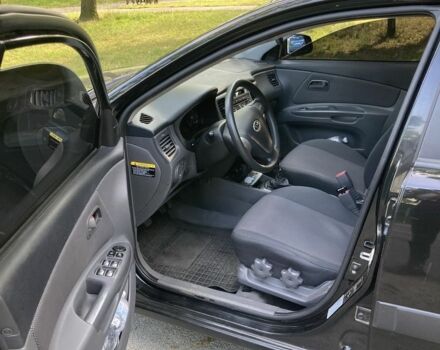 Чорний Кіа Ріо, об'ємом двигуна 1.4 л та пробігом 227 тис. км за 5200 $, фото 5 на Automoto.ua