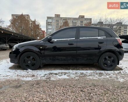 Чорний Кіа Ріо, об'ємом двигуна 1.4 л та пробігом 245 тис. км за 4300 $, фото 3 на Automoto.ua