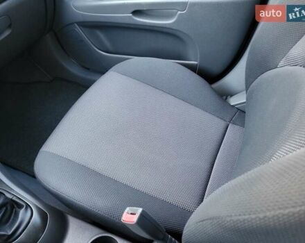 Чорний Кіа Ріо, об'ємом двигуна 1.4 л та пробігом 184 тис. км за 4800 $, фото 11 на Automoto.ua
