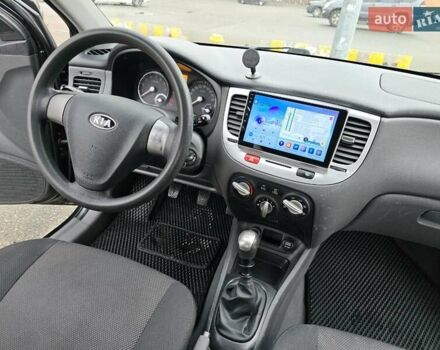 Черный Киа Рио, объемом двигателя 1.4 л и пробегом 250 тыс. км за 4300 $, фото 13 на Automoto.ua