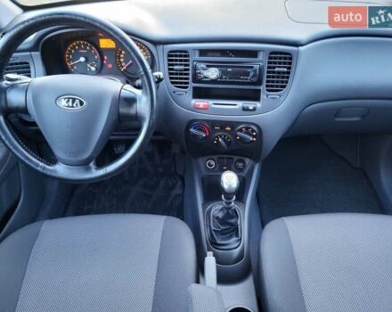 Чорний Кіа Ріо, об'ємом двигуна 1.4 л та пробігом 184 тис. км за 4800 $, фото 4 на Automoto.ua