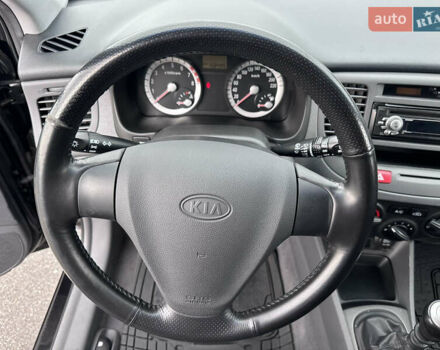 Черный Киа Рио, объемом двигателя 1.4 л и пробегом 158 тыс. км за 5000 $, фото 37 на Automoto.ua