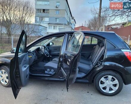Чорний Кіа Ріо, об'ємом двигуна 1.4 л та пробігом 184 тис. км за 4800 $, фото 2 на Automoto.ua