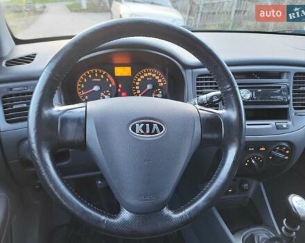 Чорний Кіа Ріо, об'ємом двигуна 1.4 л та пробігом 184 тис. км за 4800 $, фото 6 на Automoto.ua