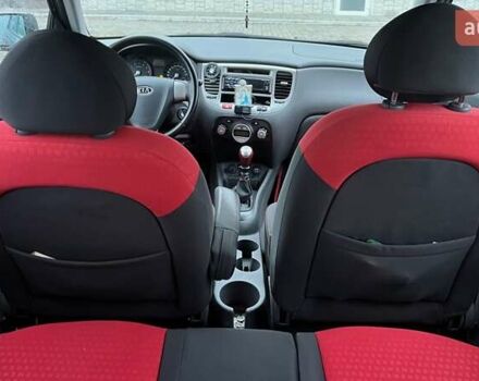 Черный Киа Рио, объемом двигателя 1.6 л и пробегом 230 тыс. км за 4900 $, фото 3 на Automoto.ua