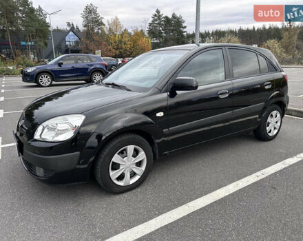 Черный Киа Рио, объемом двигателя 1.4 л и пробегом 158 тыс. км за 5000 $, фото 8 на Automoto.ua