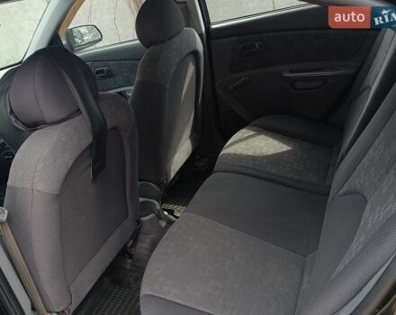 Черный Киа Рио, объемом двигателя 1.4 л и пробегом 212 тыс. км за 4000 $, фото 5 на Automoto.ua