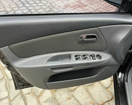 Чорний Кіа Ріо, об'ємом двигуна 1.4 л та пробігом 55 тис. км за 6800 $, фото 6 на Automoto.ua