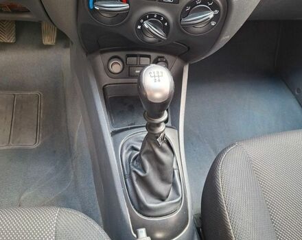 Черный Киа Рио, объемом двигателя 1.4 л и пробегом 205 тыс. км за 3800 $, фото 8 на Automoto.ua