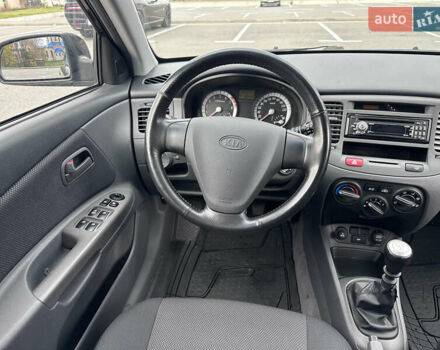 Черный Киа Рио, объемом двигателя 1.4 л и пробегом 158 тыс. км за 5000 $, фото 39 на Automoto.ua