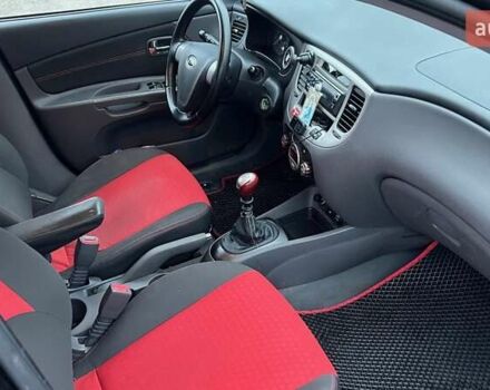 Черный Киа Рио, объемом двигателя 1.6 л и пробегом 230 тыс. км за 4900 $, фото 2 на Automoto.ua