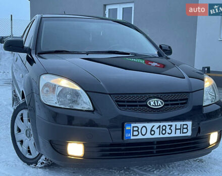 Черный Киа Рио, объемом двигателя 1.6 л и пробегом 233 тыс. км за 4199 $, фото 1 на Automoto.ua