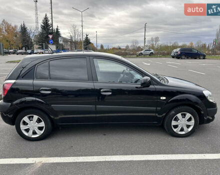 Черный Киа Рио, объемом двигателя 1.4 л и пробегом 158 тыс. км за 5000 $, фото 20 на Automoto.ua