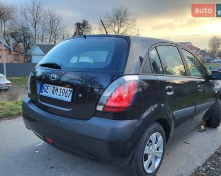Чорний Кіа Ріо, об'ємом двигуна 1.4 л та пробігом 184 тис. км за 4800 $, фото 19 на Automoto.ua