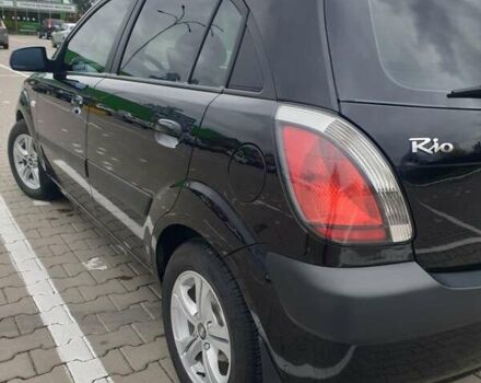 Чорний Кіа Ріо, об'ємом двигуна 1.4 л та пробігом 173 тис. км за 5250 $, фото 5 на Automoto.ua