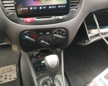 Черный Киа Рио, объемом двигателя 1.4 л и пробегом 110 тыс. км за 6156 $, фото 6 на Automoto.ua