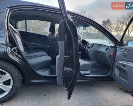 Чорний Кіа Ріо, об'ємом двигуна 1.4 л та пробігом 184 тис. км за 4800 $, фото 41 на Automoto.ua