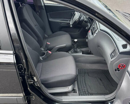 Черный Киа Рио, объемом двигателя 1.4 л и пробегом 158 тыс. км за 5000 $, фото 32 на Automoto.ua