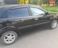 Чорний Кіа Ріо, об'ємом двигуна 1.4 л та пробігом 200 тис. км за 4500 $, фото 3 на Automoto.ua
