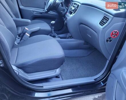 Чорний Кіа Ріо, об'ємом двигуна 1.4 л та пробігом 184 тис. км за 4800 $, фото 14 на Automoto.ua