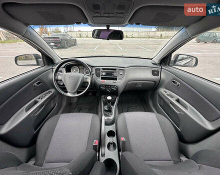 Черный Киа Рио, объемом двигателя 1.4 л и пробегом 158 тыс. км за 5000 $, фото 35 на Automoto.ua