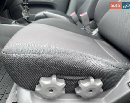 Черный Киа Рио, объемом двигателя 1.4 л и пробегом 158 тыс. км за 5000 $, фото 46 на Automoto.ua