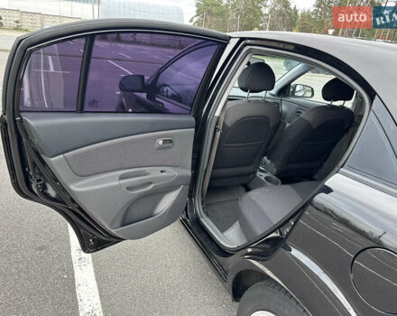 Черный Киа Рио, объемом двигателя 1.4 л и пробегом 158 тыс. км за 5000 $, фото 53 на Automoto.ua