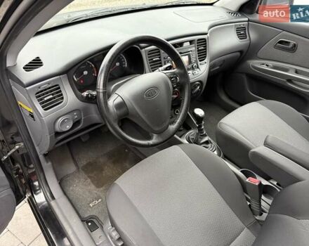 Черный Киа Рио, объемом двигателя 1.4 л и пробегом 166 тыс. км за 6000 $, фото 11 на Automoto.ua