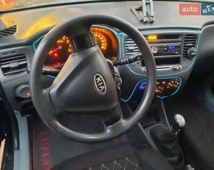 Чорний Кіа Ріо, об'ємом двигуна 1.4 л та пробігом 390 тис. км за 3500 $, фото 4 на Automoto.ua