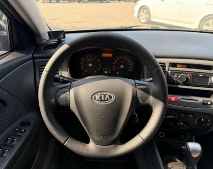 Чорний Кіа Ріо, об'ємом двигуна 1.4 л та пробігом 160 тис. км за 5494 $, фото 7 на Automoto.ua
