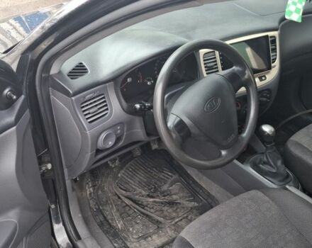 Чорний Кіа Ріо, об'ємом двигуна 2 л та пробігом 253 тис. км за 3534 $, фото 3 на Automoto.ua