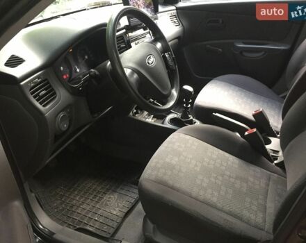 Чорний Кіа Ріо, об'ємом двигуна 1.4 л та пробігом 270 тис. км за 3600 $, фото 6 на Automoto.ua