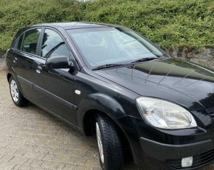 Чорний Кіа Ріо, об'ємом двигуна 1.5 л та пробігом 241 тис. км за 4350 $, фото 5 на Automoto.ua