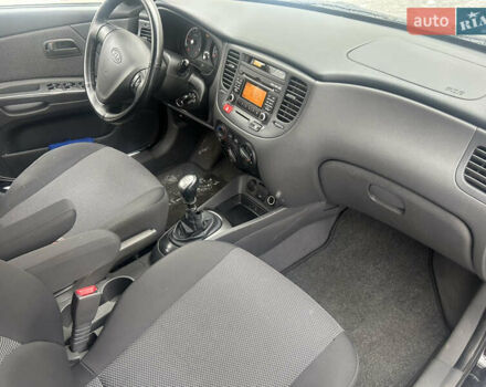 Чорний Кіа Ріо, об'ємом двигуна 1.4 л та пробігом 166 тис. км за 5450 $, фото 12 на Automoto.ua