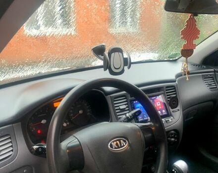 Черный Киа Рио, объемом двигателя 1.4 л и пробегом 860 тыс. км за 5300 $, фото 5 на Automoto.ua