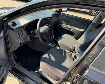 Черный Киа Рио, объемом двигателя 1.4 л и пробегом 160 тыс. км за 5993 $, фото 6 на Automoto.ua