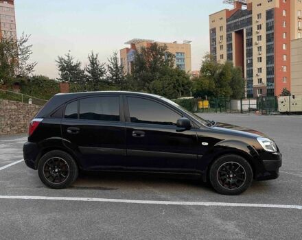 Черный Киа Рио, объемом двигателя 1.4 л и пробегом 230 тыс. км за 3850 $, фото 6 на Automoto.ua