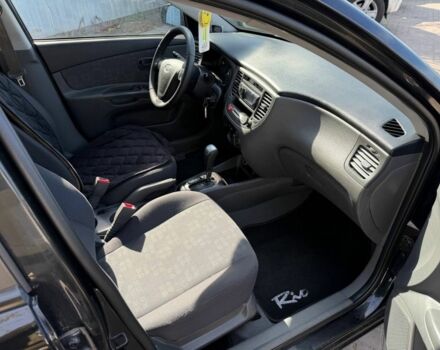 Чорний Кіа Ріо, об'ємом двигуна 1.4 л та пробігом 160 тис. км за 5494 $, фото 11 на Automoto.ua