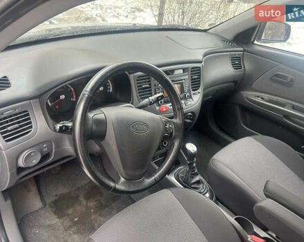 Чорний Кіа Ріо, об'ємом двигуна 1.4 л та пробігом 166 тис. км за 5450 $, фото 6 на Automoto.ua