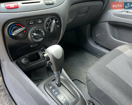 Черный Киа Рио, объемом двигателя 1.4 л и пробегом 193 тыс. км за 5800 $, фото 8 на Automoto.ua