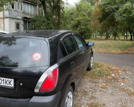 Чорний Кіа Ріо, об'ємом двигуна 1.4 л та пробігом 140 тис. км за 6500 $, фото 3 на Automoto.ua