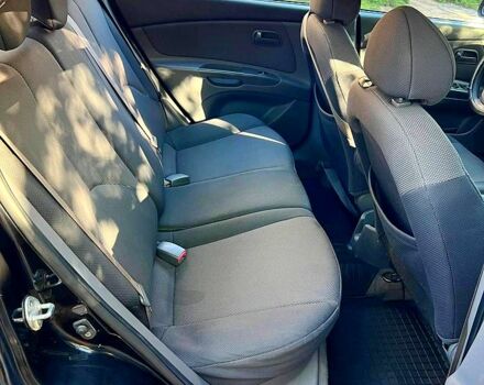 Черный Киа Рио, объемом двигателя 1.4 л и пробегом 260 тыс. км за 3900 $, фото 4 на Automoto.ua