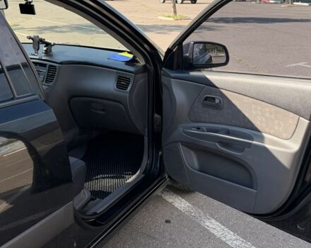 Чорний Кіа Ріо, об'ємом двигуна 1.4 л та пробігом 260 тис. км за 4600 $, фото 5 на Automoto.ua