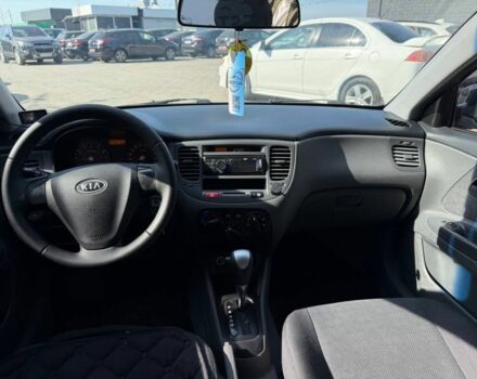 Чорний Кіа Ріо, об'ємом двигуна 1.4 л та пробігом 160 тис. км за 5494 $, фото 9 на Automoto.ua